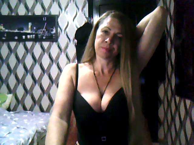 Tanuhka live cam on BongaCams