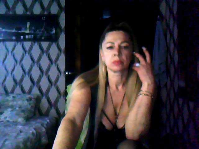 Tanuhka live cam on BongaCams