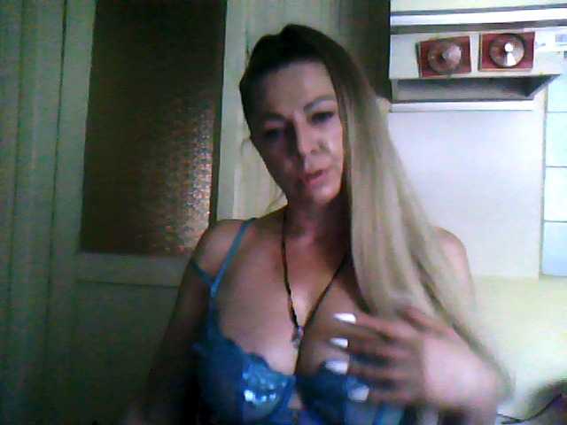 Tanuhka live cam on BongaCams