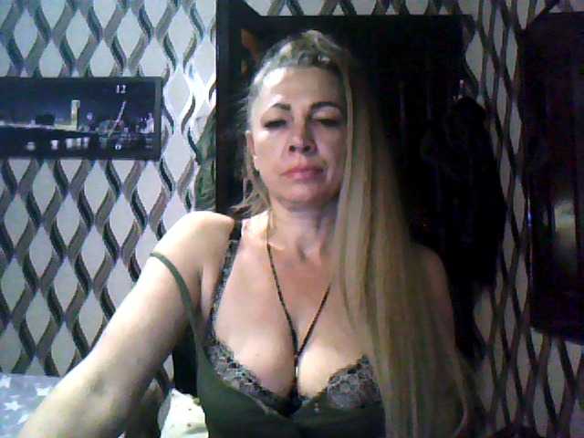 Tanuhka live cam on BongaCams