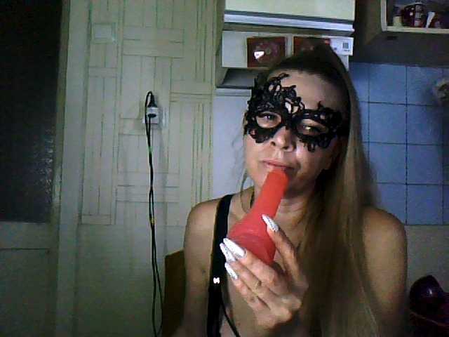 Tanuhka live cam on BongaCams