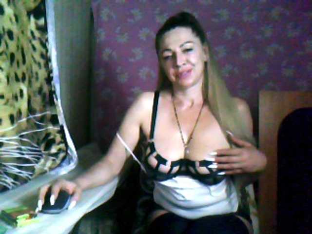 Tanuhka live cam on BongaCams