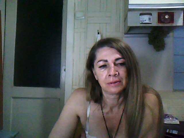 Tanuhka live cam on BongaCams