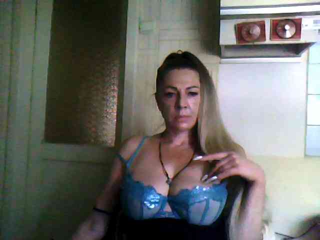 Tanuhka Live Webcam on BongaCams