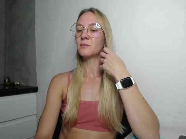 Melody121 webcam