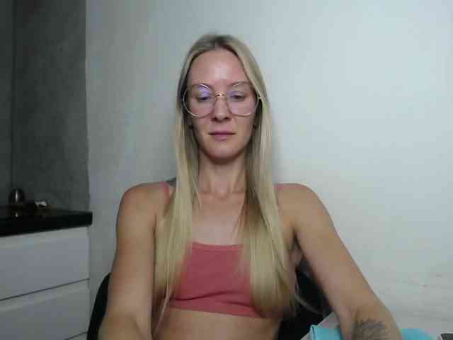 Melody121 webcam