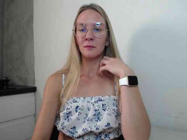 Melody121 webcam