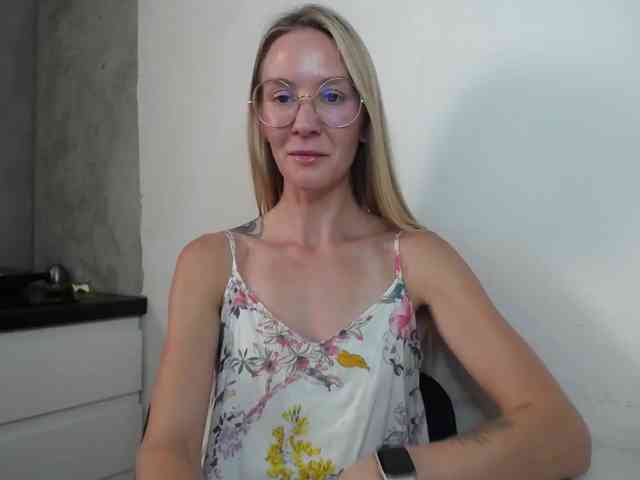 Melody121 webcam