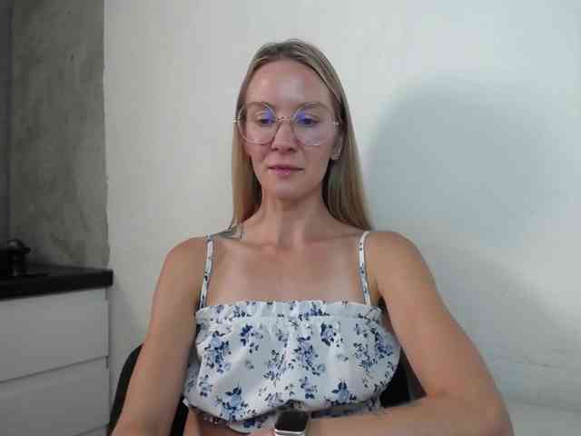 Melody121 webcam