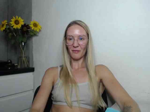 Melody121 webcam