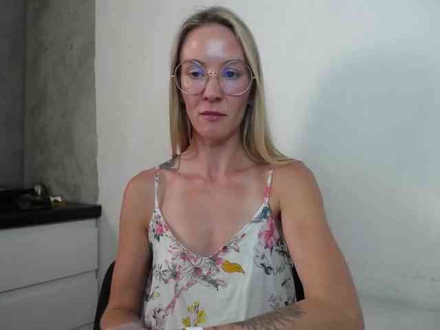 Melody121 webcam