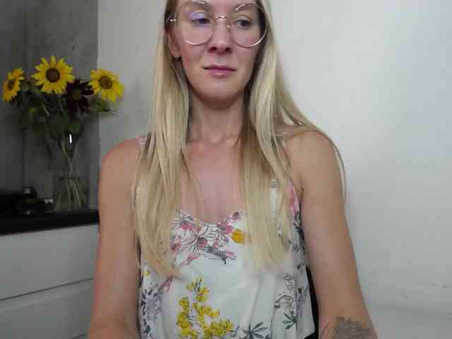 Melody121 webcam