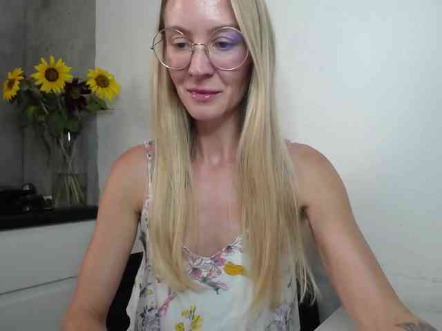 Melody121 webcam