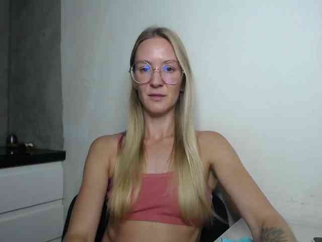 Melody121 webcam