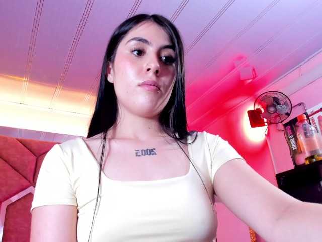 VictoriaStorm, live now on BongaCams