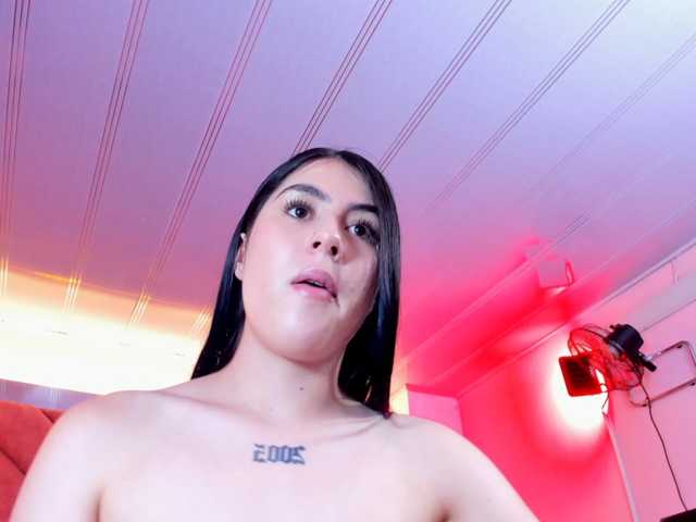 VictoriaStorm live cam preview