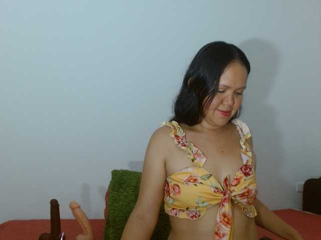 marilyn-beautifullyhairy live cam on BongaCams