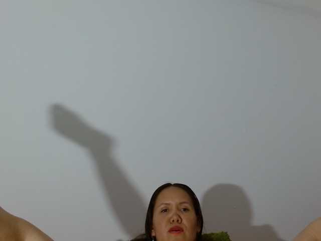 marilyn-beautifullyhairy live cam on BongaCams