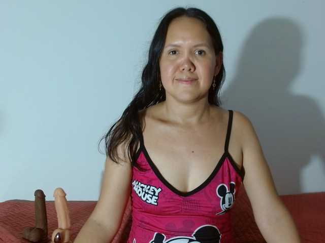 marilyn-beautifullyhairy live cam on BongaCams
