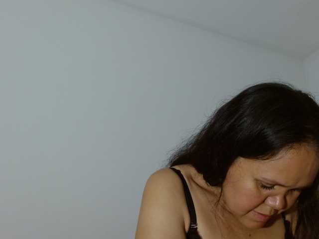 marilyn-beautifullyhairy live cam on BongaCams
