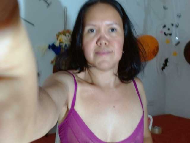 marilyn-beautifullyhairy live cam on BongaCams