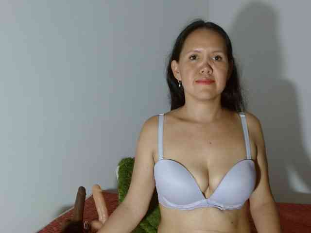 marilyn-beautifullyhairy webcam