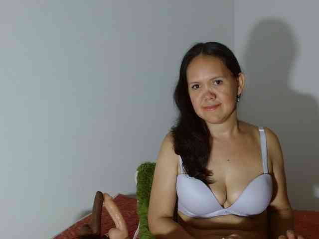 marilyn-beautifullyhairy webcam