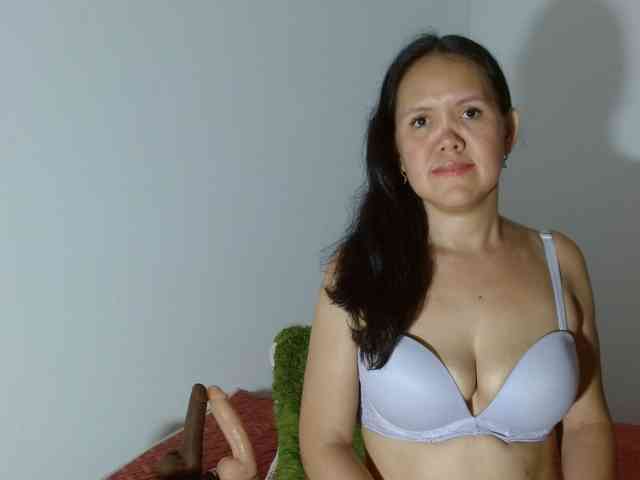 marilyn-beautifullyhairy's live room