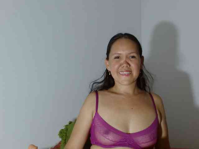 marilyn-beautifullyhairy webcam