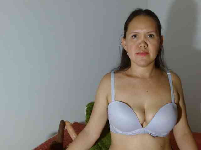 marilyn-beautifullyhairy webcam