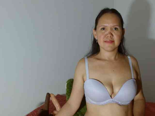 marilyn-beautifullyhairy webcam