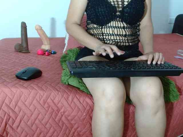 marilyn-beautifullyhairy webcam