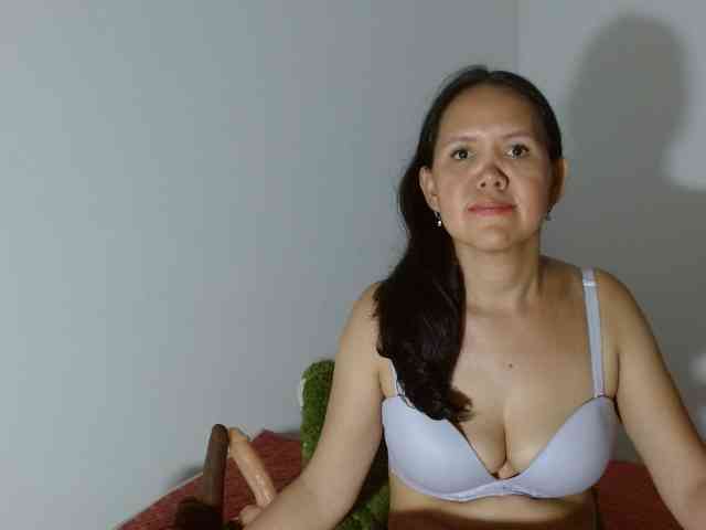 marilyn-beautifullyhairy webcam