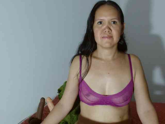 marilyn-beautifullyhairy webcam