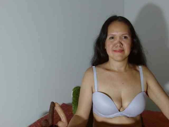 marilyn-beautifullyhairy webcam