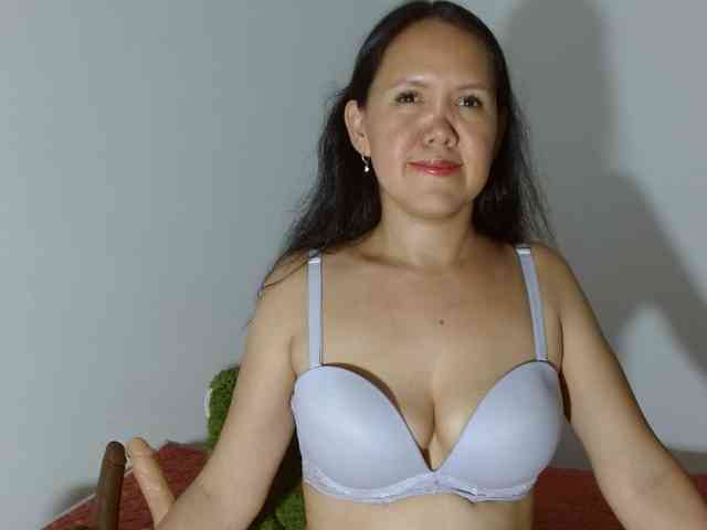marilyn-beautifullyhairy webcam