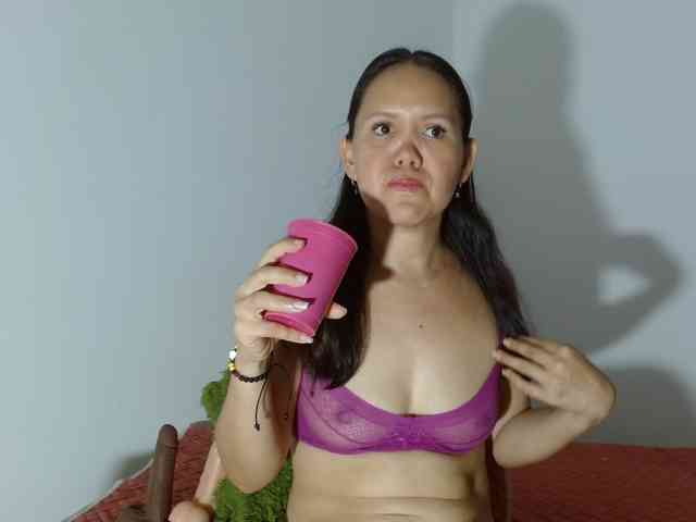 marilyn-beautifullyhairy webcam