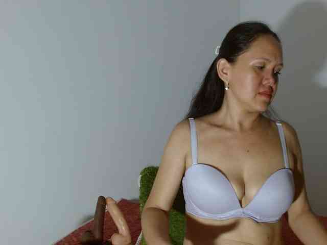 marilyn-beautifullyhairy webcam