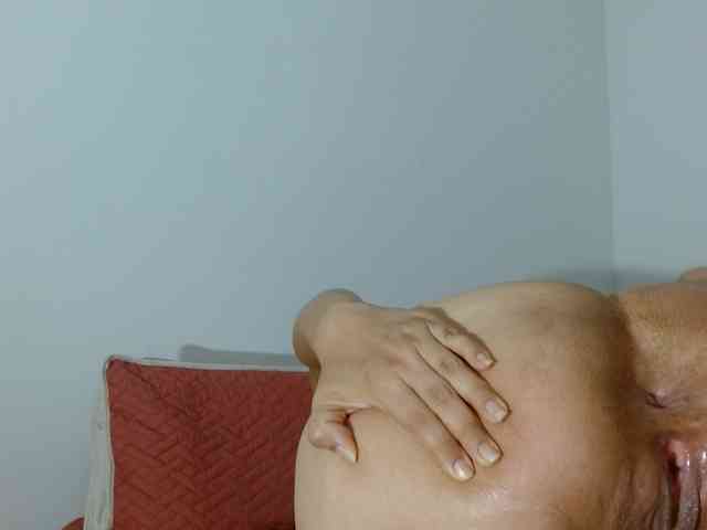 marilyn-beautifullyhairy webcam