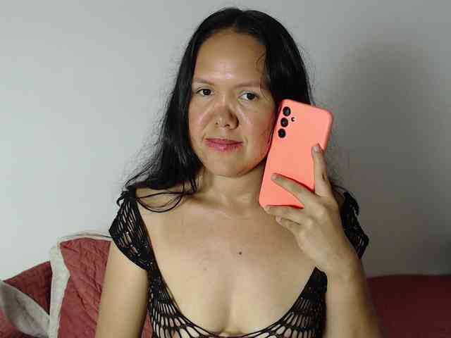 marilyn-beautifullyhairy webcam