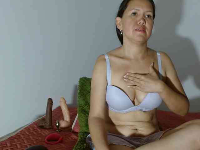 marilyn-beautifullyhairy's live room