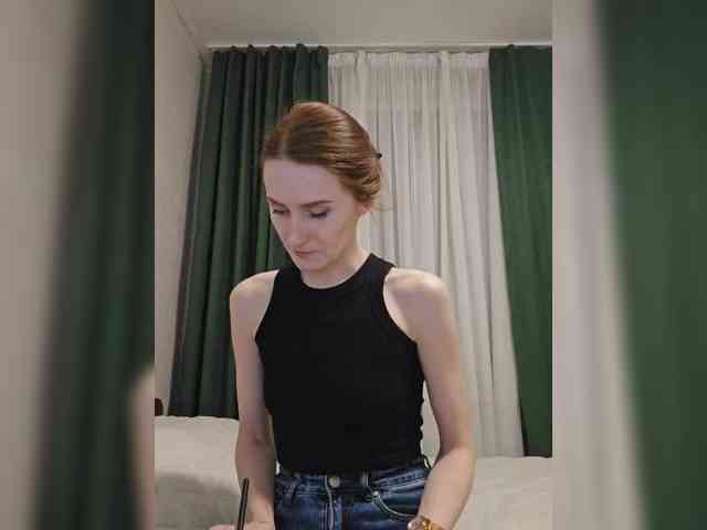 Real_brown-haired webcam