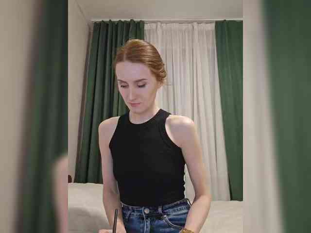 Real_brown-haired webcam