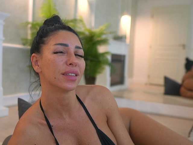 MyaBlack, en directo ahora en BongaCams