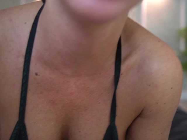 Sex chat gratuit in direct cu MyaBlack pe BongaCams