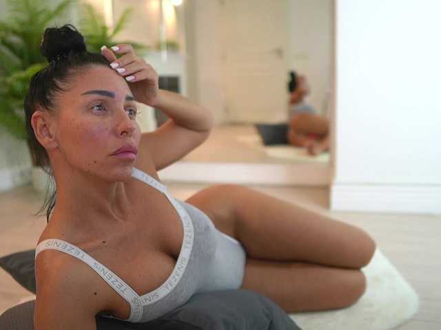 Sex chat gratuit in direct cu MyaBlack pe BongaCams