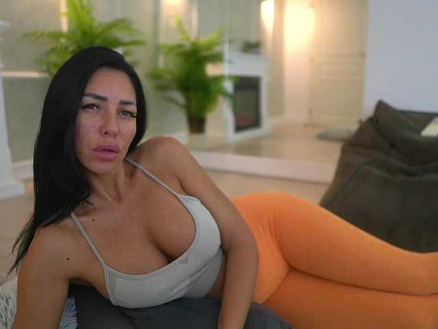 Sex chat gratuit in direct cu MyaBlack pe BongaCams