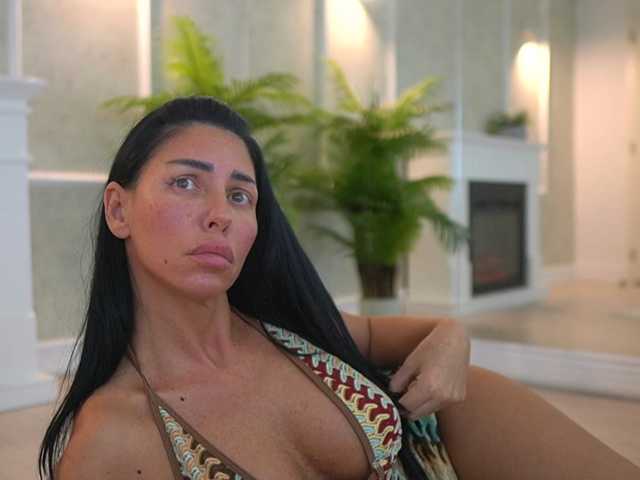 MyaBlack, en directo ahora en BongaCams