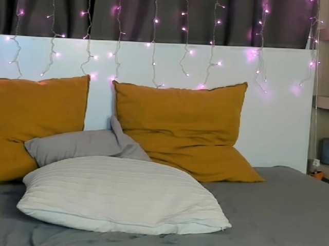 IninityKitty live webcam show