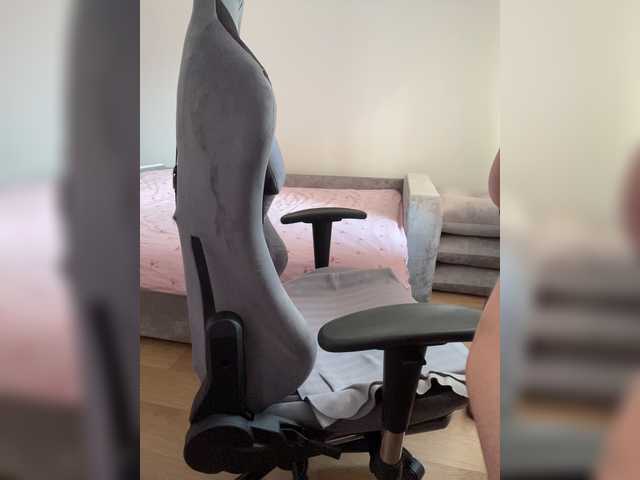 molochnaya000 live cam on BongaCams